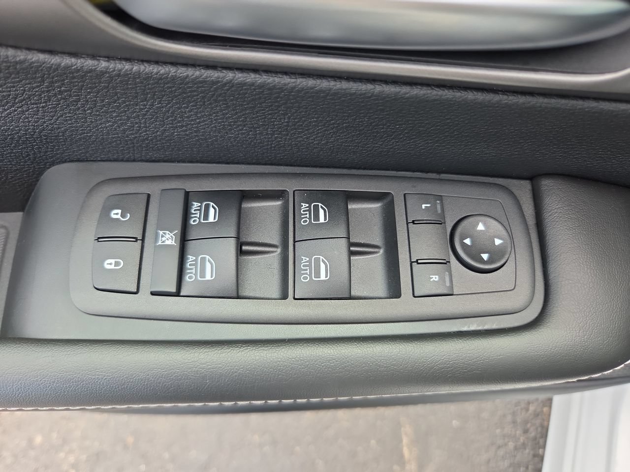 New 2027 Chrysler Pacifica Select w/ Family Tech Group FWD image 19