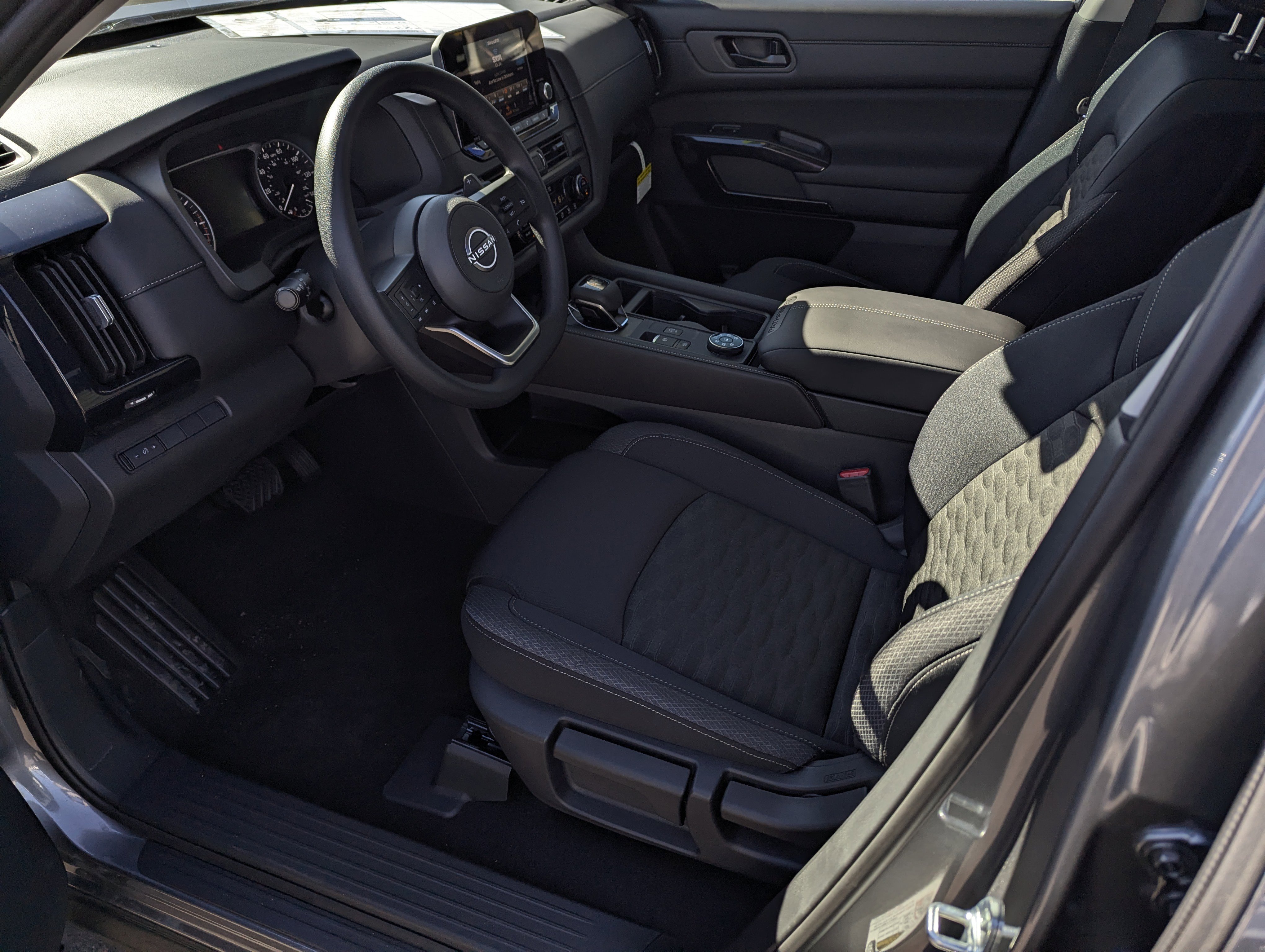 New 2025 Nissan Pathfinder S image 9