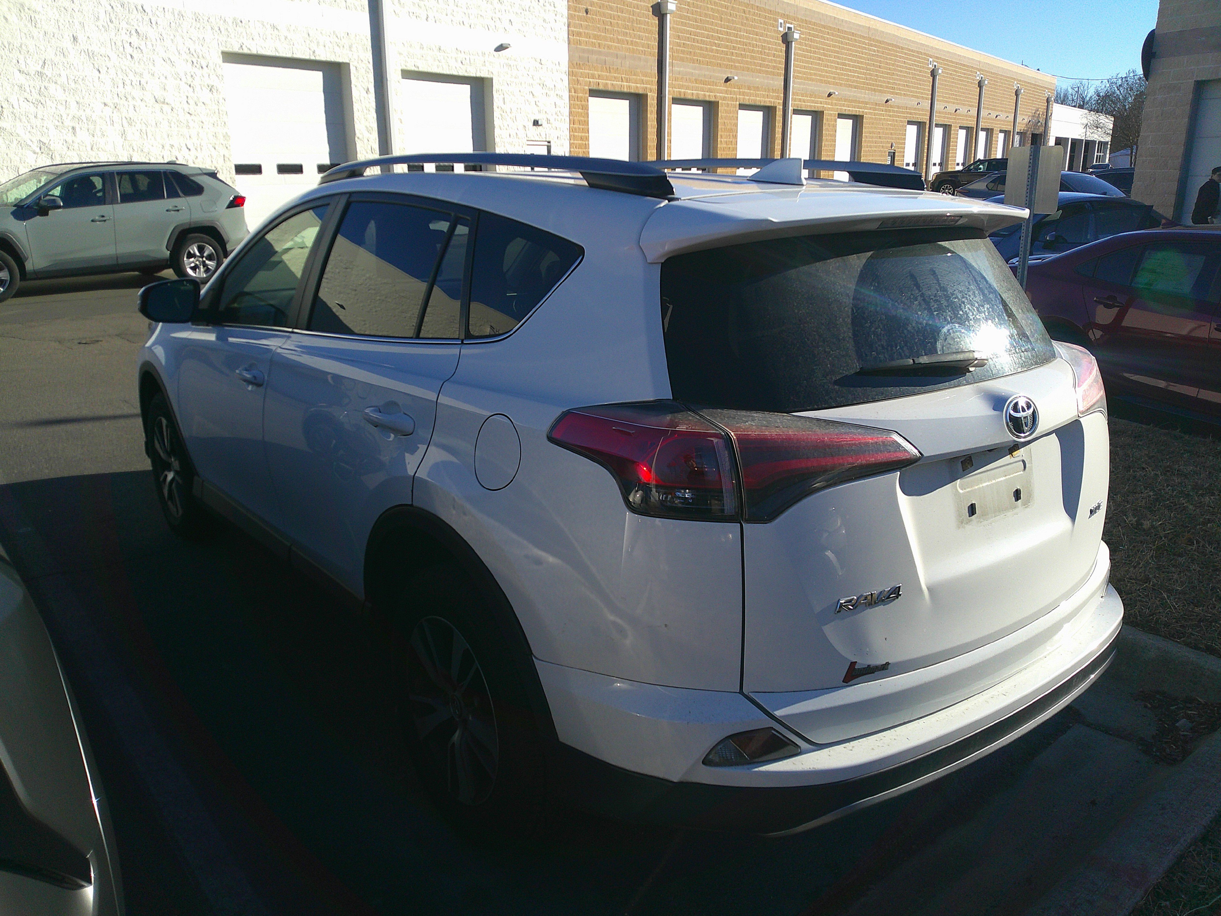 Used 2018 Toyota RAV4 XLE image 9