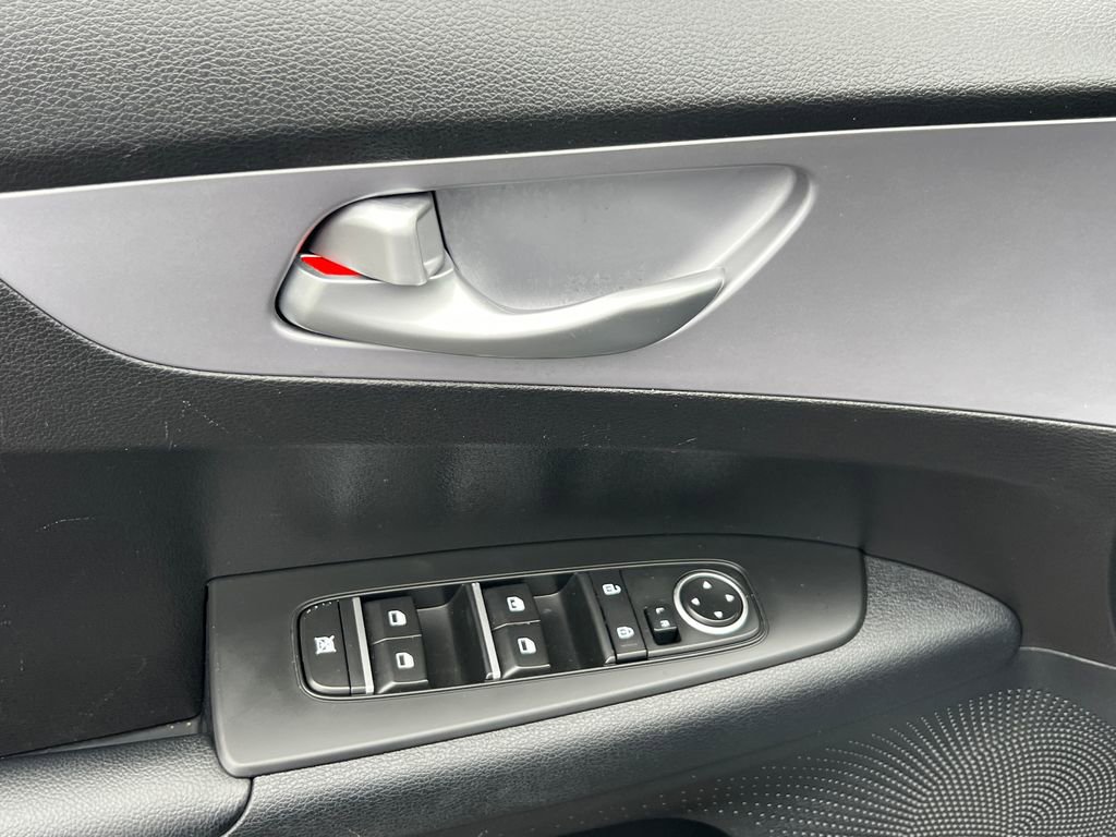 Used 2024 Kia Forte LXS image 13