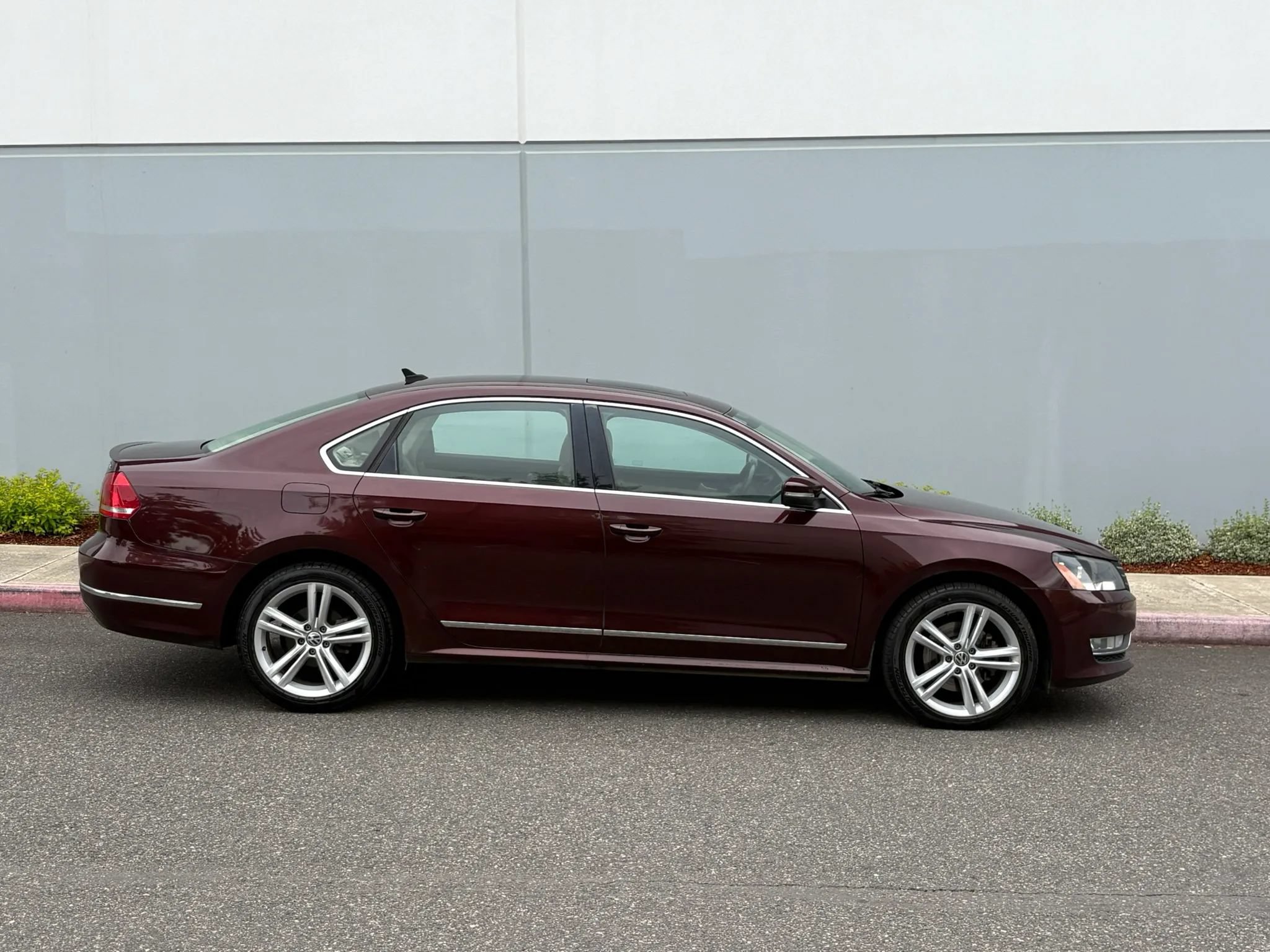 Used 2013 Volkswagen Passat TDI SEL Premium FWD image 7