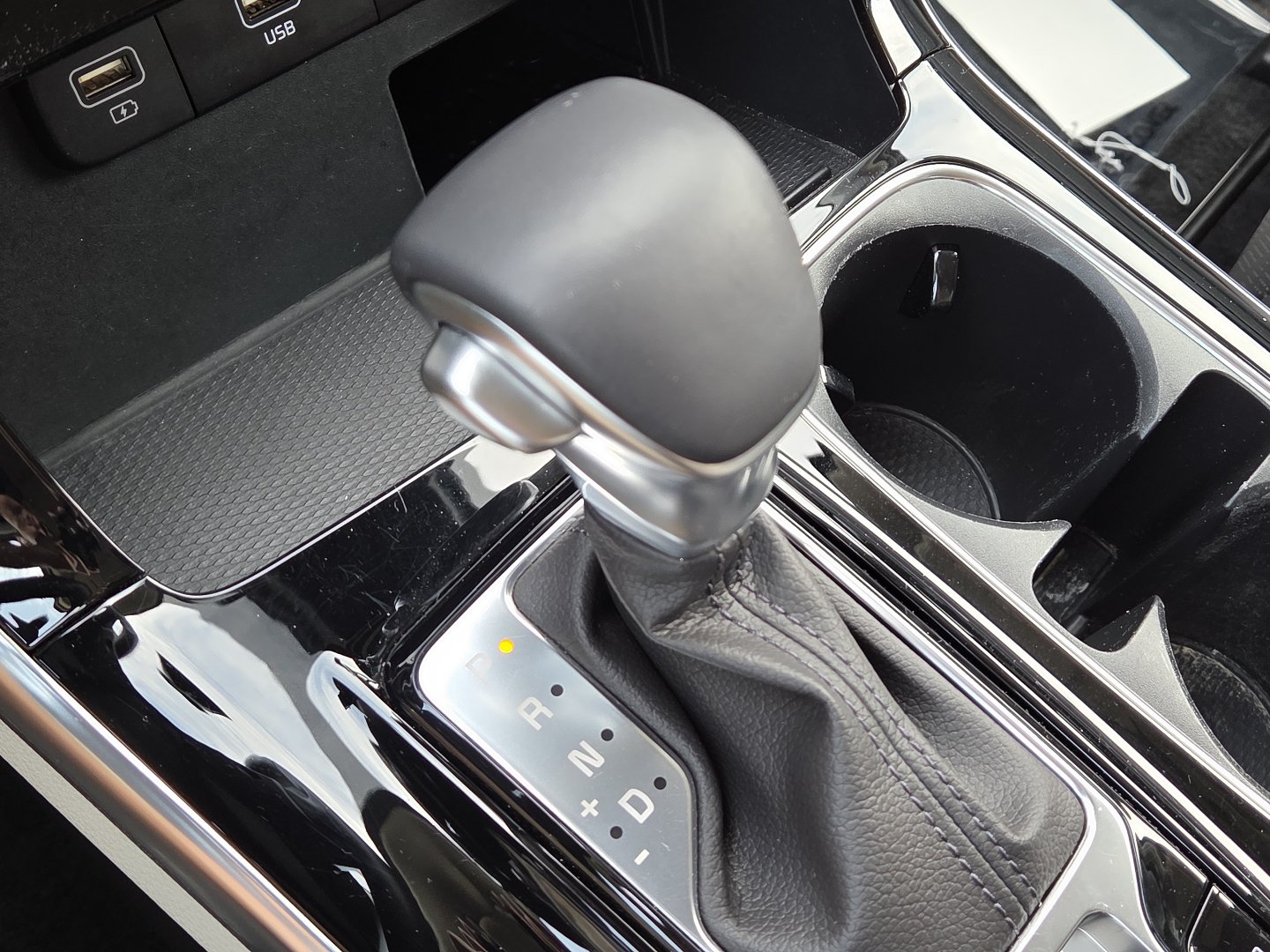 Used 2024 Kia Carnival EX FWD image 29