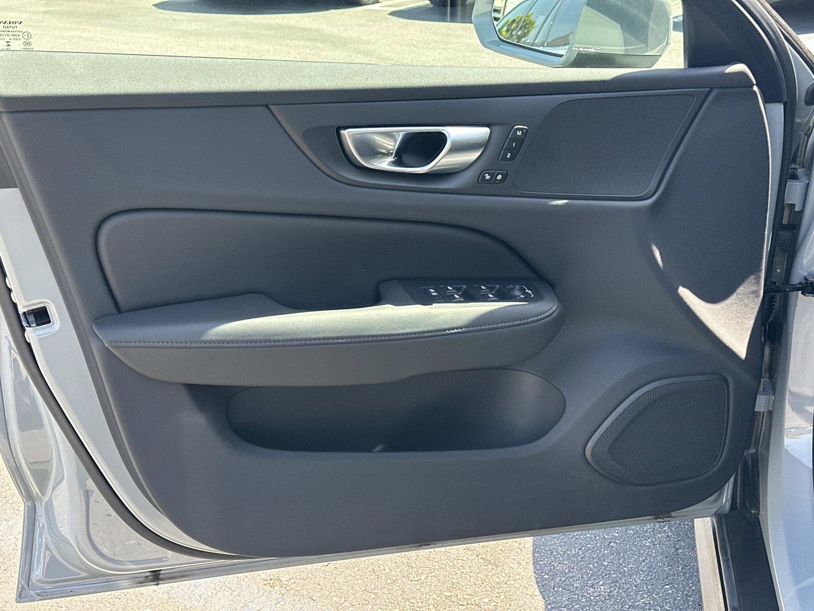 Used 2025 Volvo V60 B5 Cross Country Plus AWD/4WD image 15