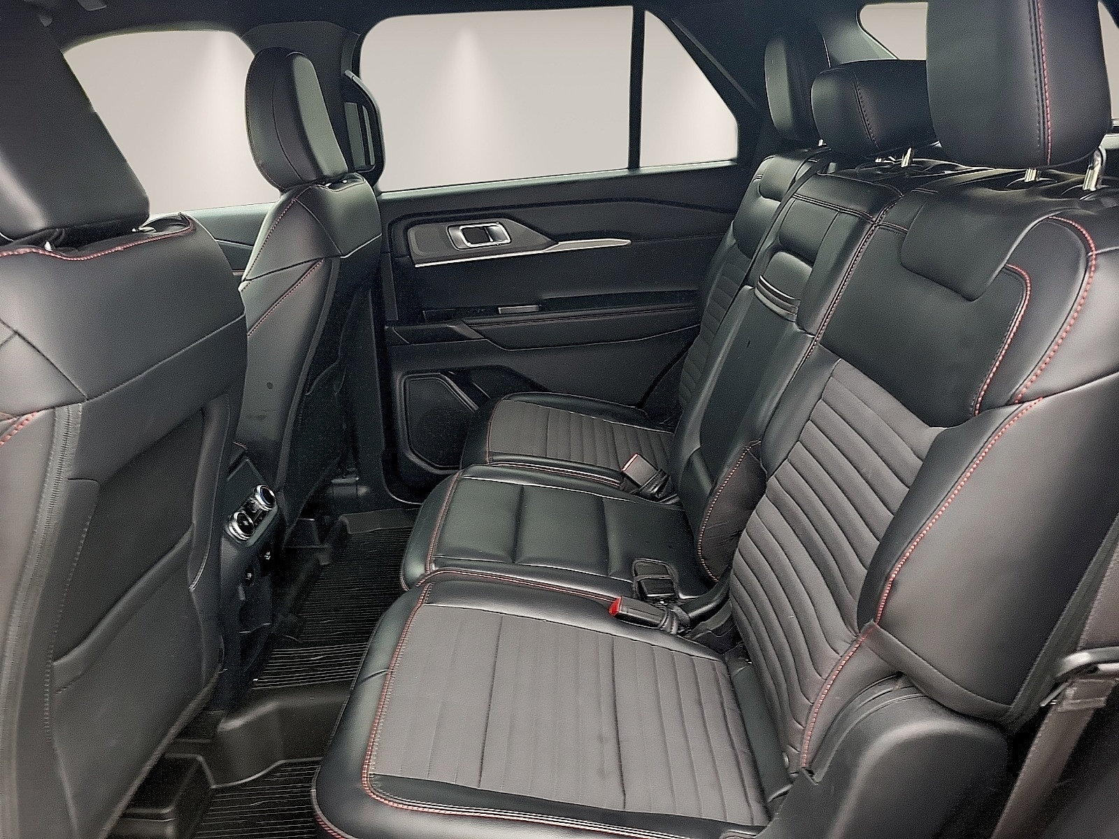 Certified 2025 Ford Explorer ST-Line w/ Premium Package RWD image 11