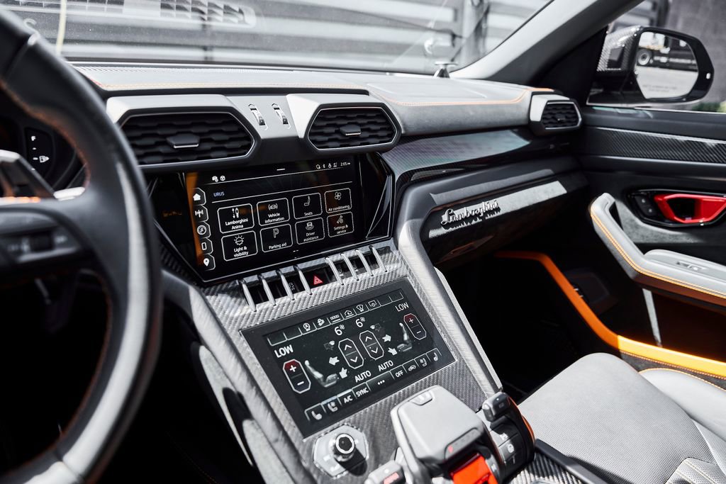 Used 2023 Lamborghini Urus Performante AWD/4WD image 76