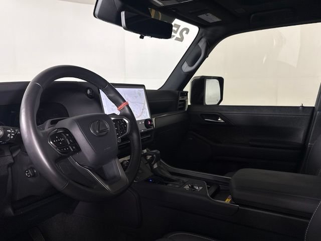 Used 2025 Lexus GX 550 w/ Accessory Package (2T) AWD/4WD image 4