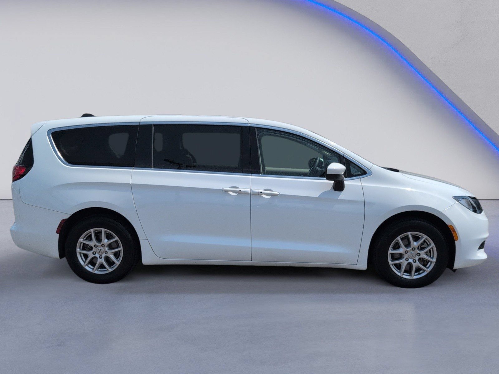 Used 2023 Chrysler Voyager LX FWD image 11
