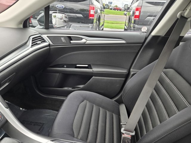 Used 2015 Ford Fusion SE FWD image 14