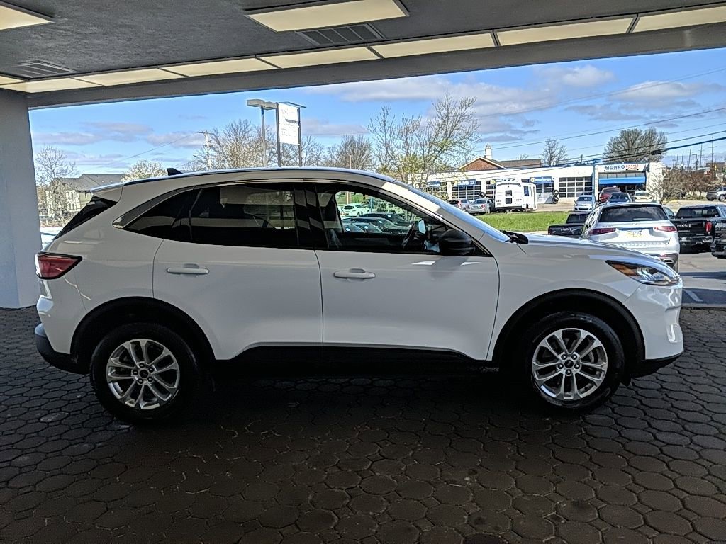 Used 2022 Ford Escape SE image 5