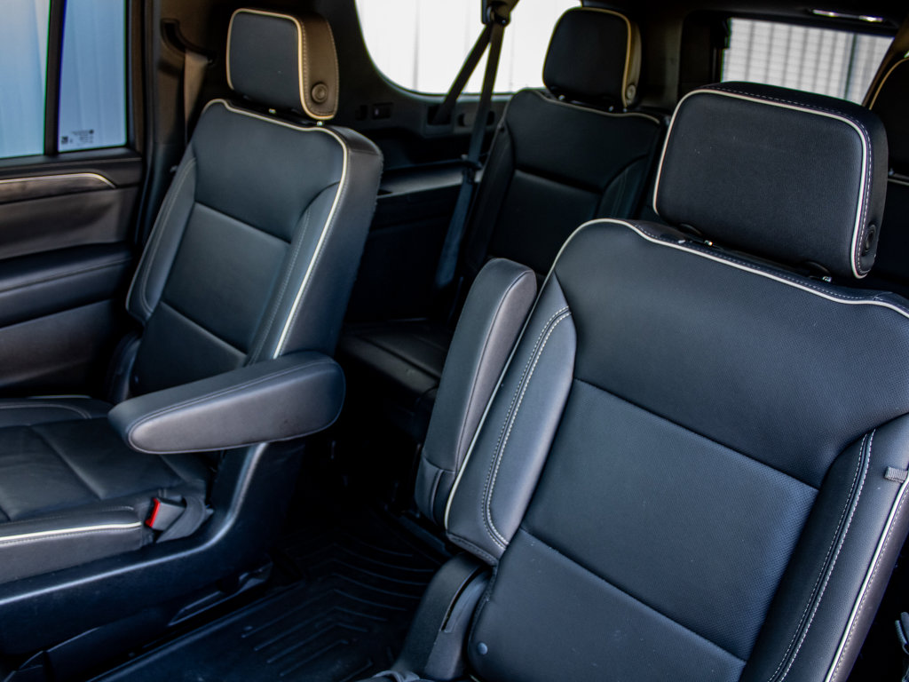 Used 2022 GMC Yukon XL SLT w/ SLT Premium Package image 23