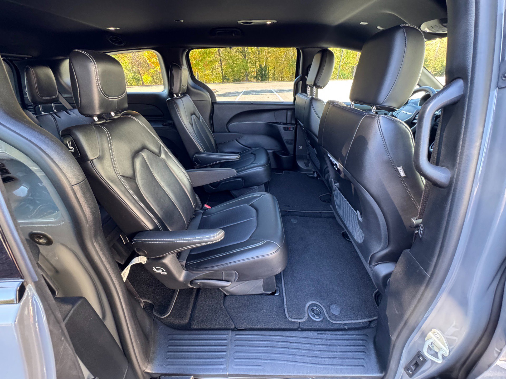 Used 2023 Chrysler Pacifica Touring-L w/ S Appearance Package image 48