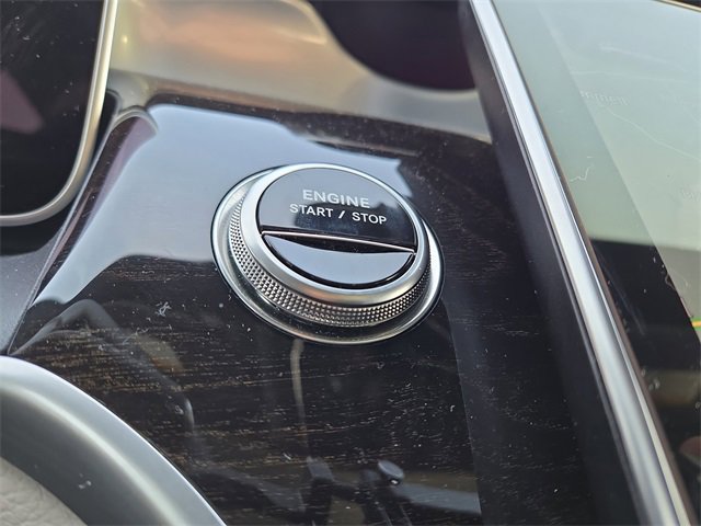 Used 2025 Mercedes-Benz GLC 350e 4MATIC image 10