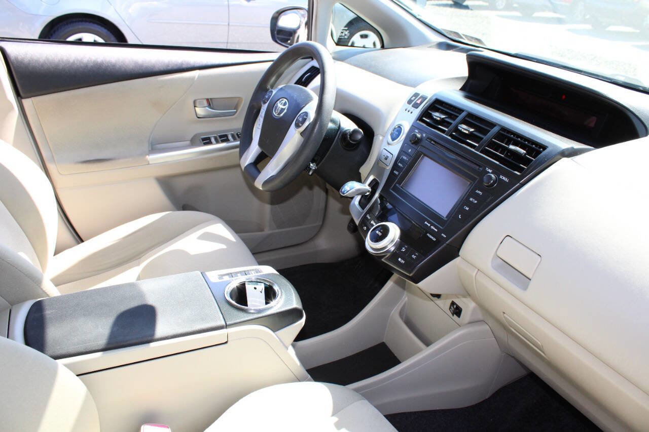 Used 2014 Toyota Prius V Three image 12