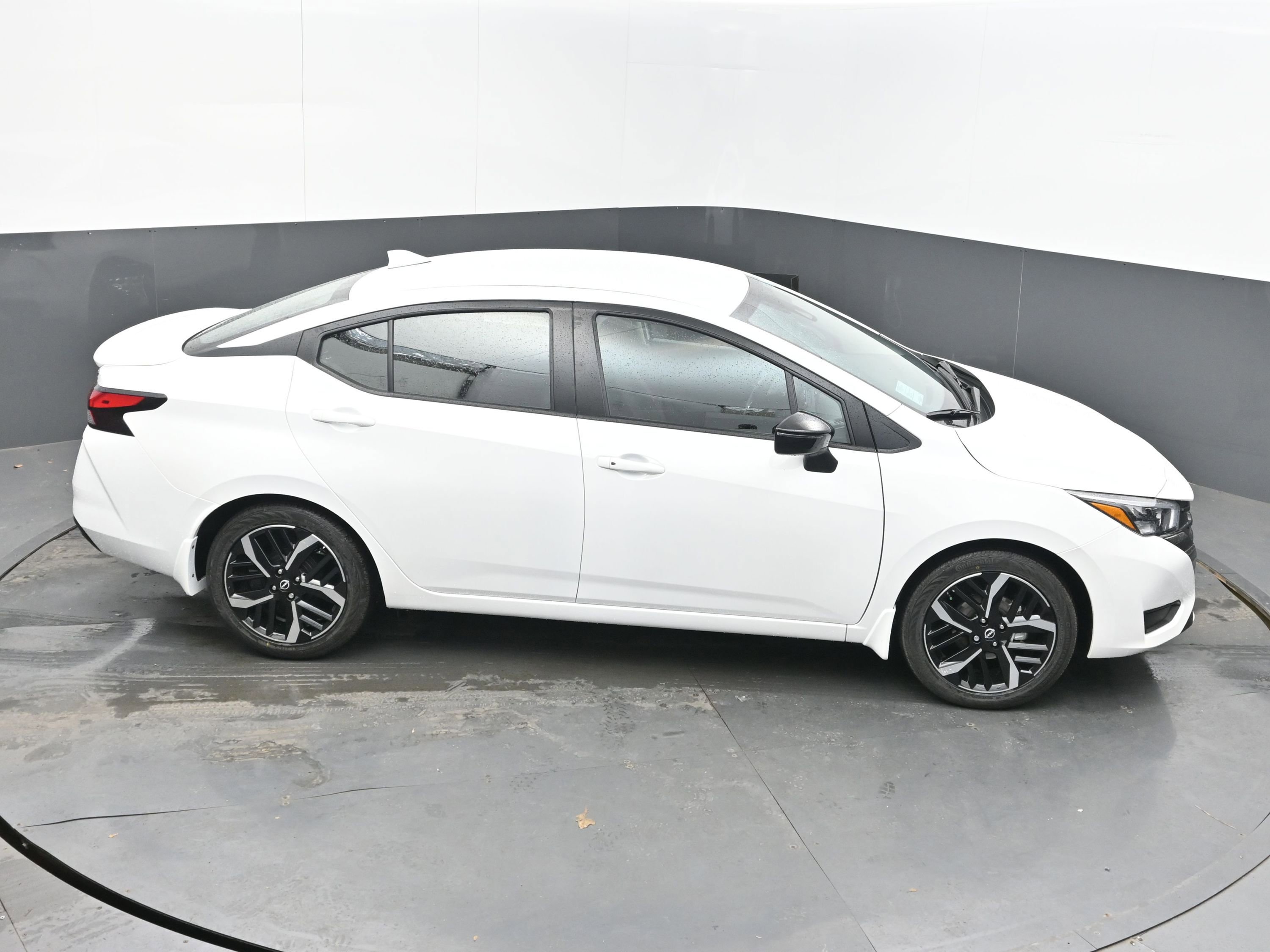 New 2025 Nissan Versa SR image 37