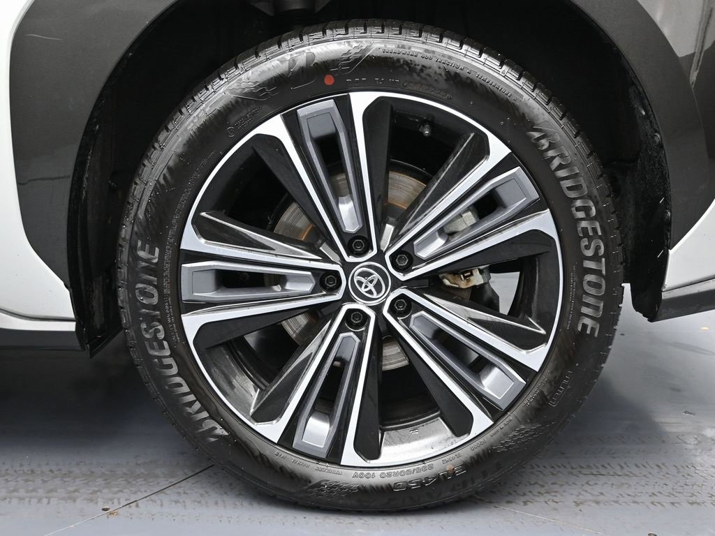 Used 2023 Toyota bZ4X Limited image 12