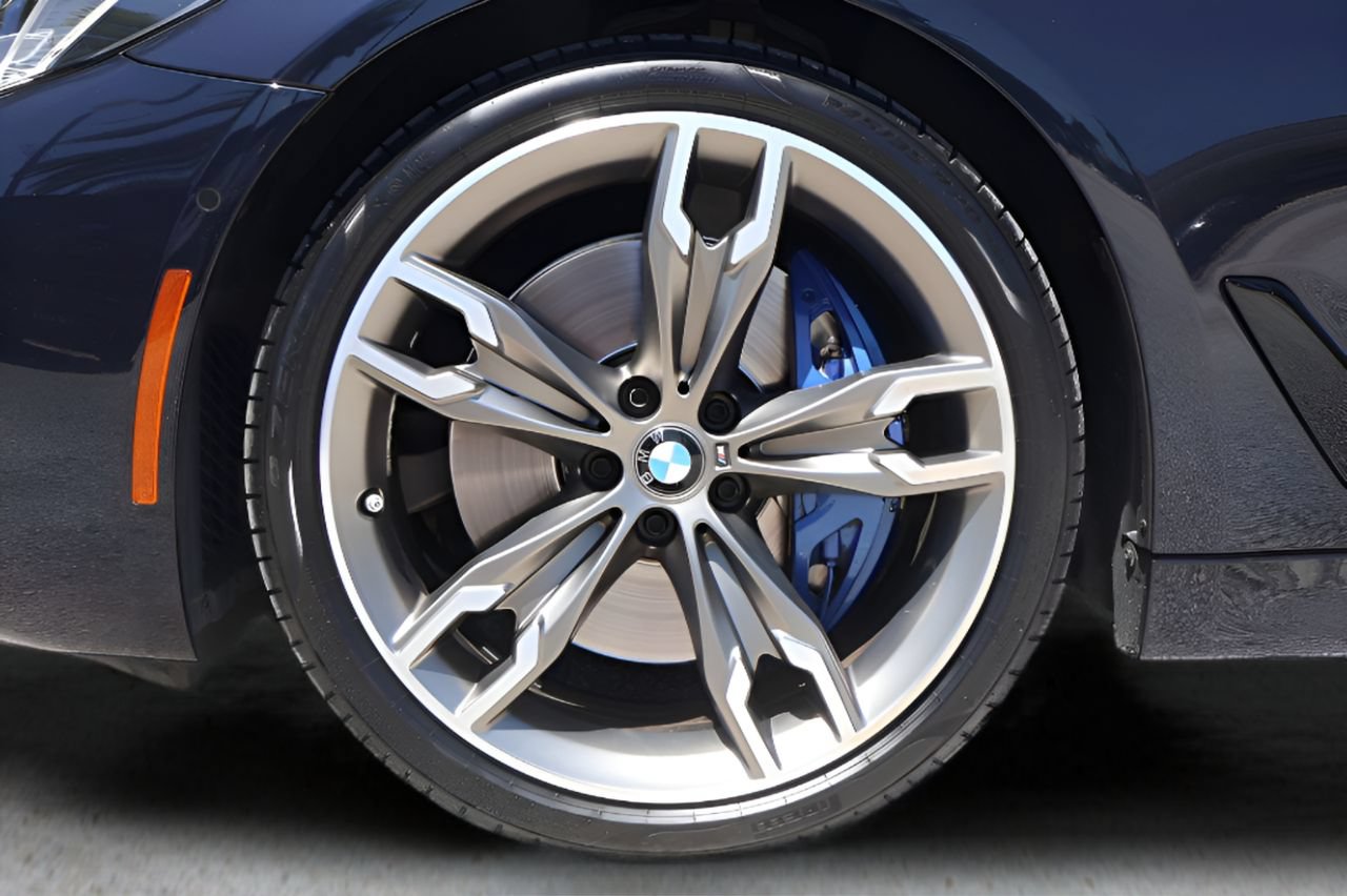 Used 2022 BMW M550i xDrive w/ Executive Package AWD/4WD image 9