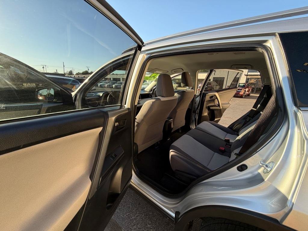 Used 2014 Toyota RAV4 LE FWD image 10