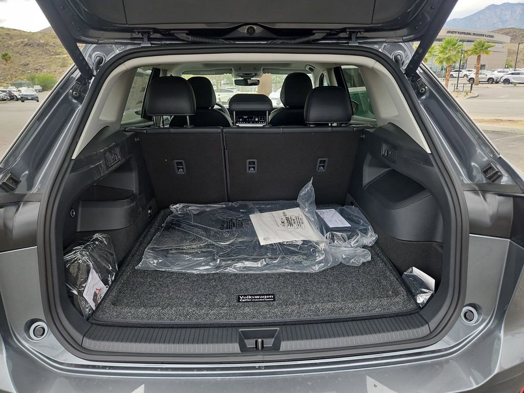 New 2026 Volkswagen Tiguan SE FWD image 19