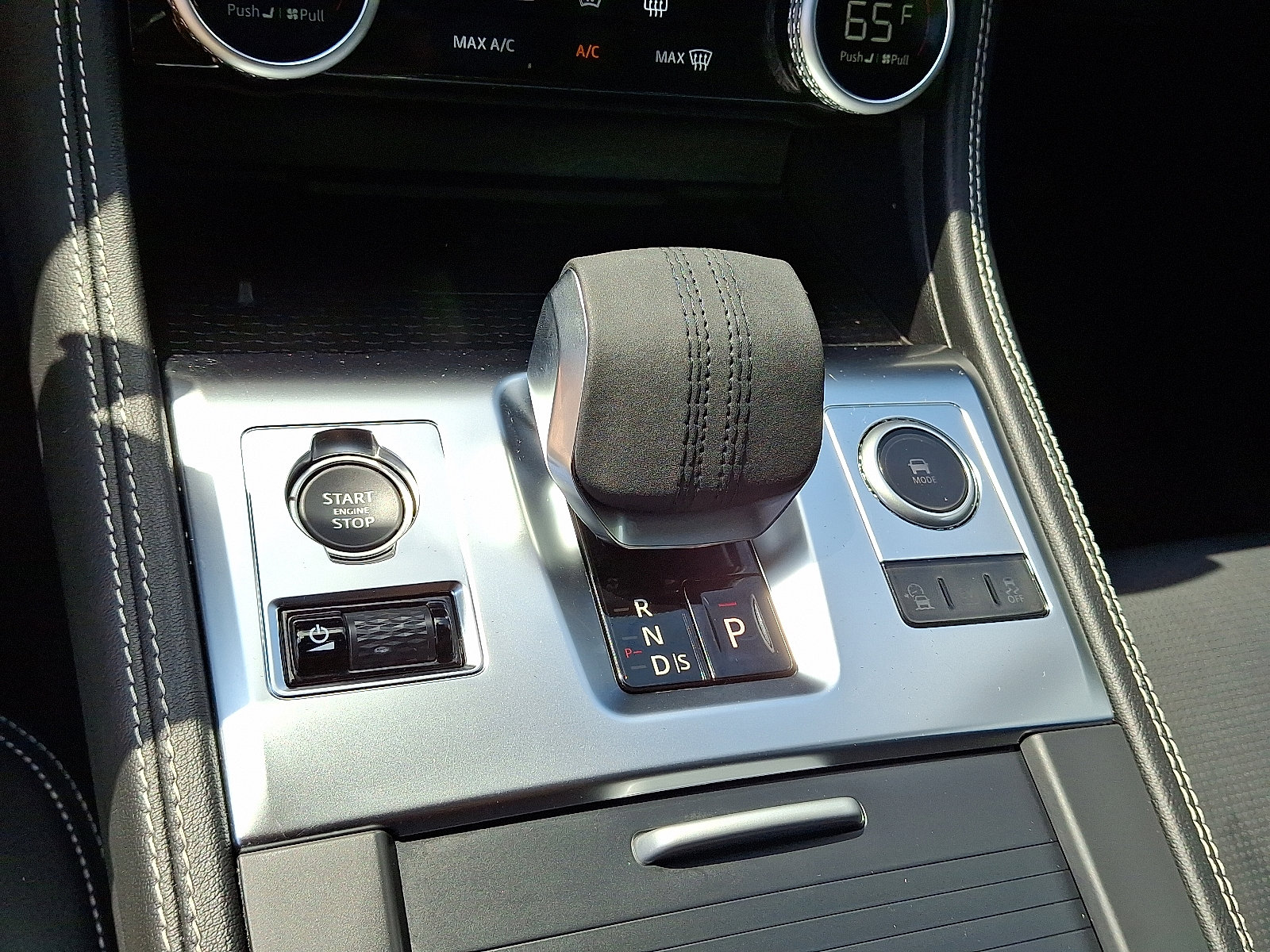 Used 2025 Jaguar F-PACE R-Dynamic S image 15