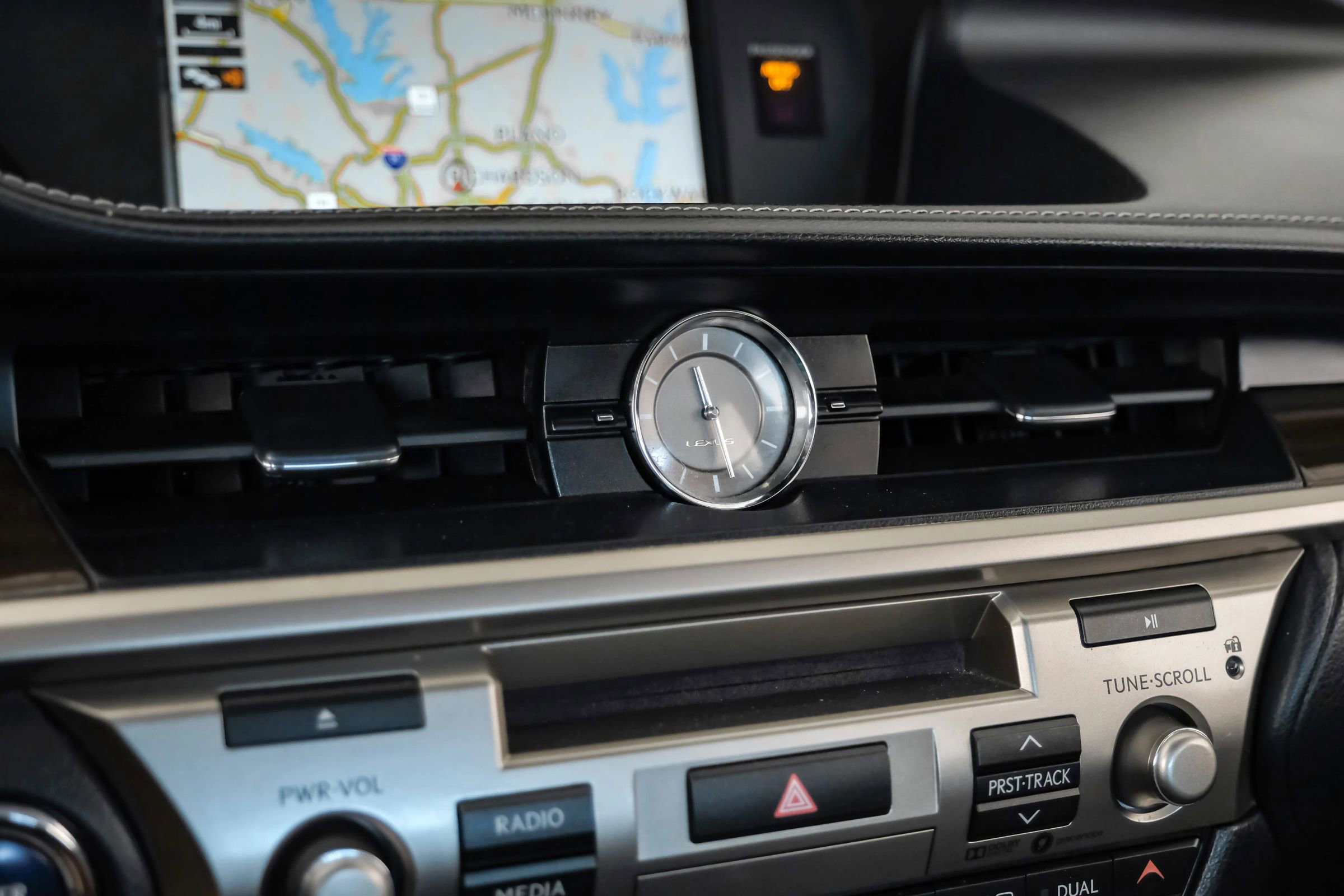 Used 2018 Lexus ES 300h w/ Luxury Package image 24