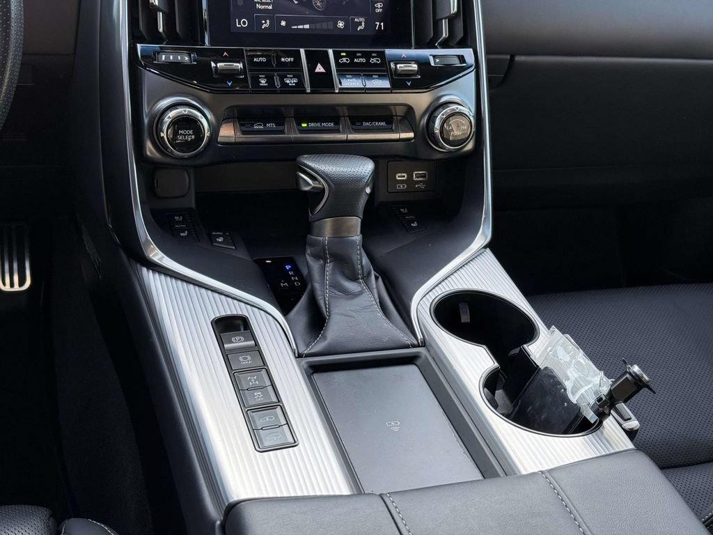 Used 2023 Lexus LX 600 F Sport w/ Accessory Package (Z1) AWD/4WD image 20