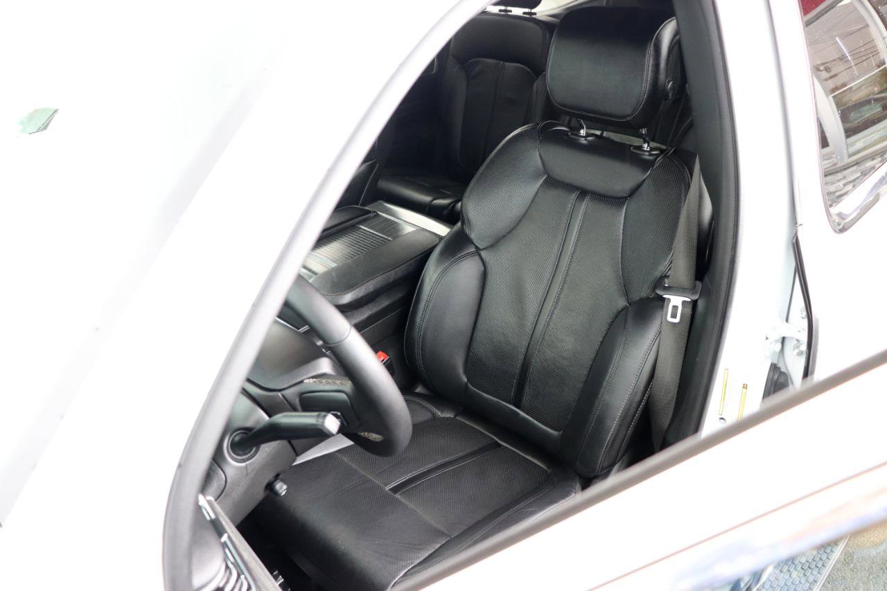 Used 2024 Jeep Wagoneer Series II w/ Flexible Seating Group AWD/4WD image 11