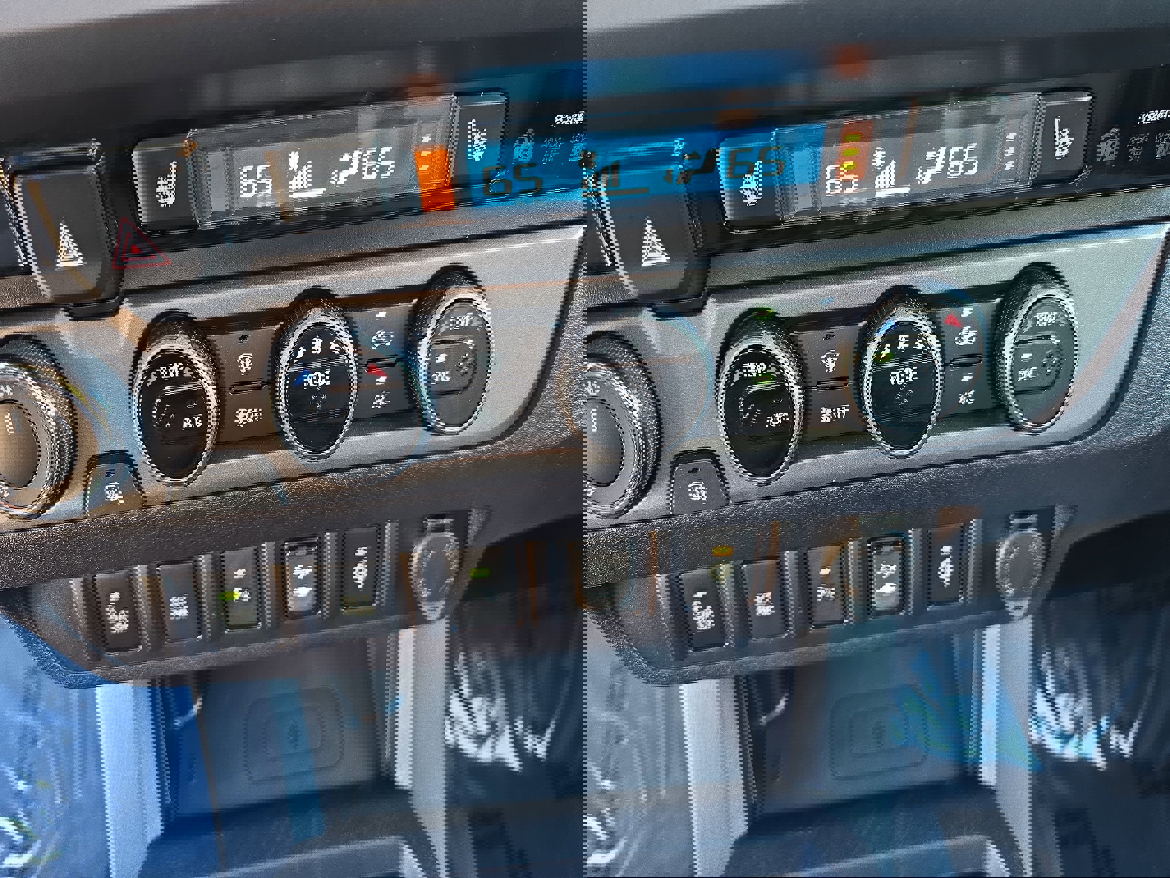 Used 2017 Toyota Tacoma TRD Sport image 25