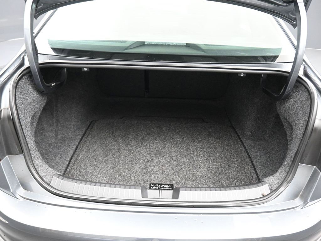 Used 2024 Volkswagen Jetta Sport image 39