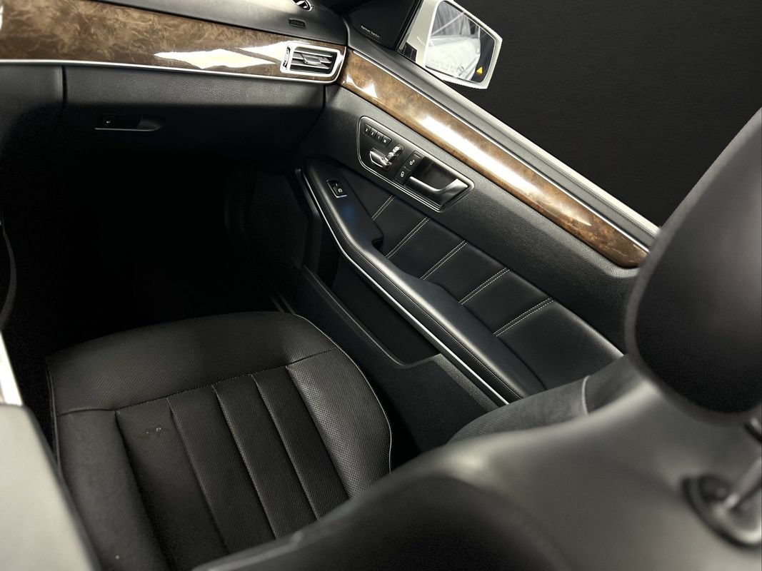 Used 2016 Mercedes-Benz E 400 4MATIC Sedan image 19