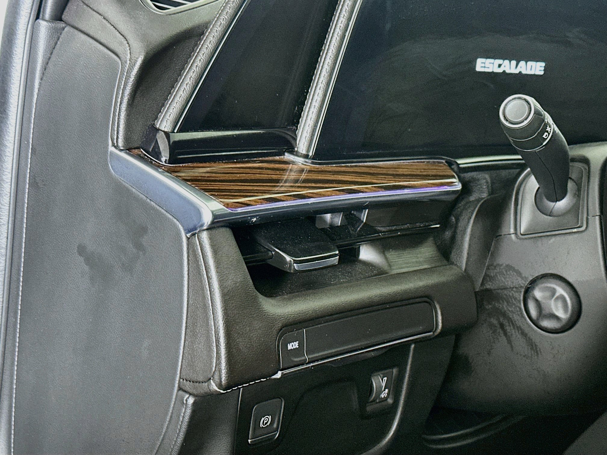 Used 2022 Cadillac Escalade Luxury RWD image 16