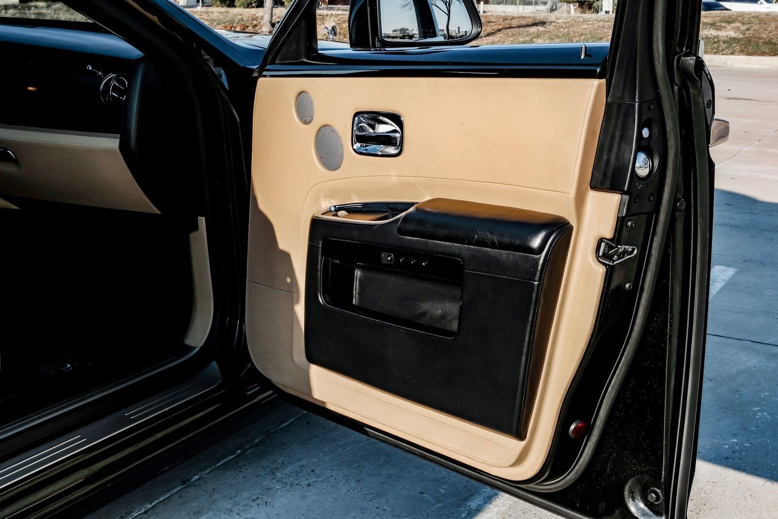 Used 2015 Rolls-Royce Ghost image 59