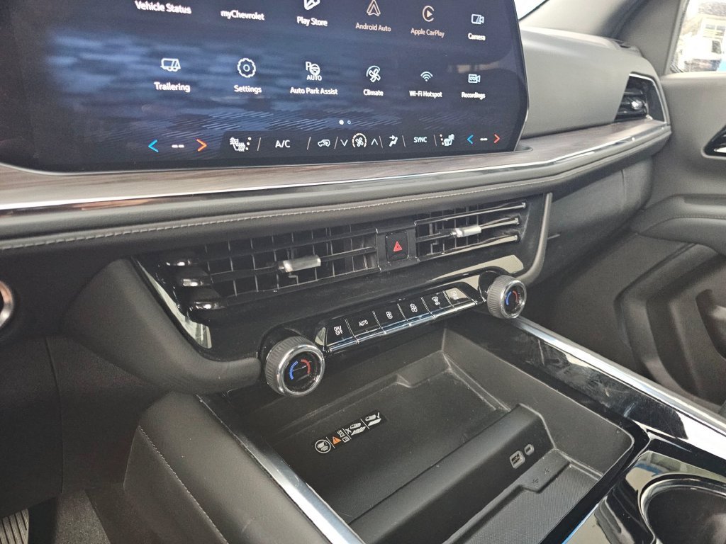 Used 2025 Chevrolet Suburban Z71 AWD/4WD image 27