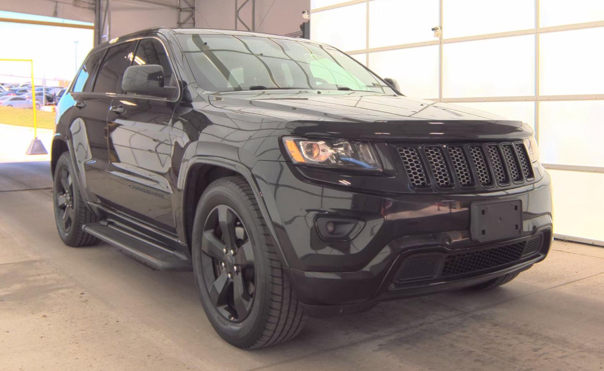Used 2014 Jeep Grand Cherokee Altitude AWD/4WD image 3