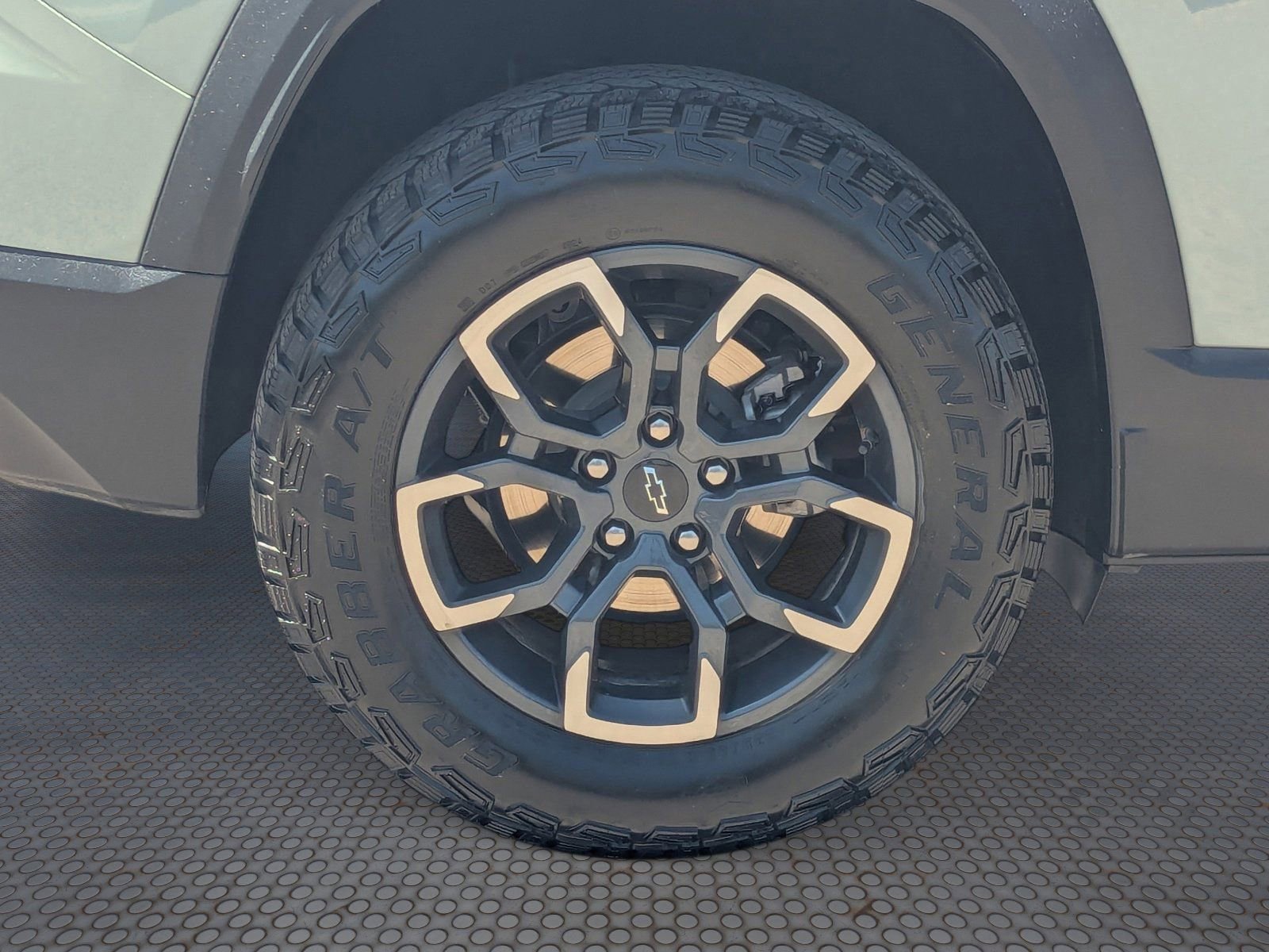 Certified 2025 Chevrolet Equinox ACTIV w/ Safety and Technology Package AWD/4WD image 10