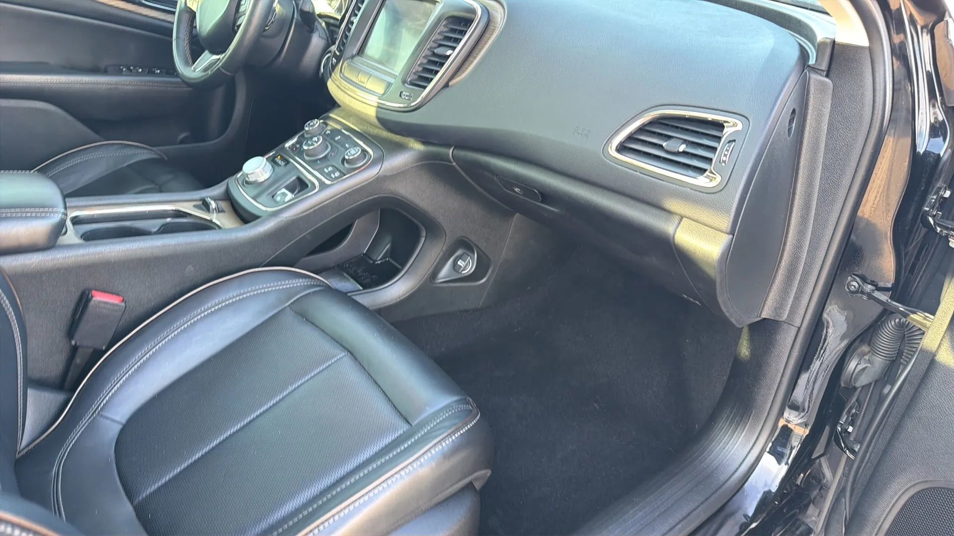 Used 2015 Chrysler 200 C w/ Navigation & Sound Group I image 84