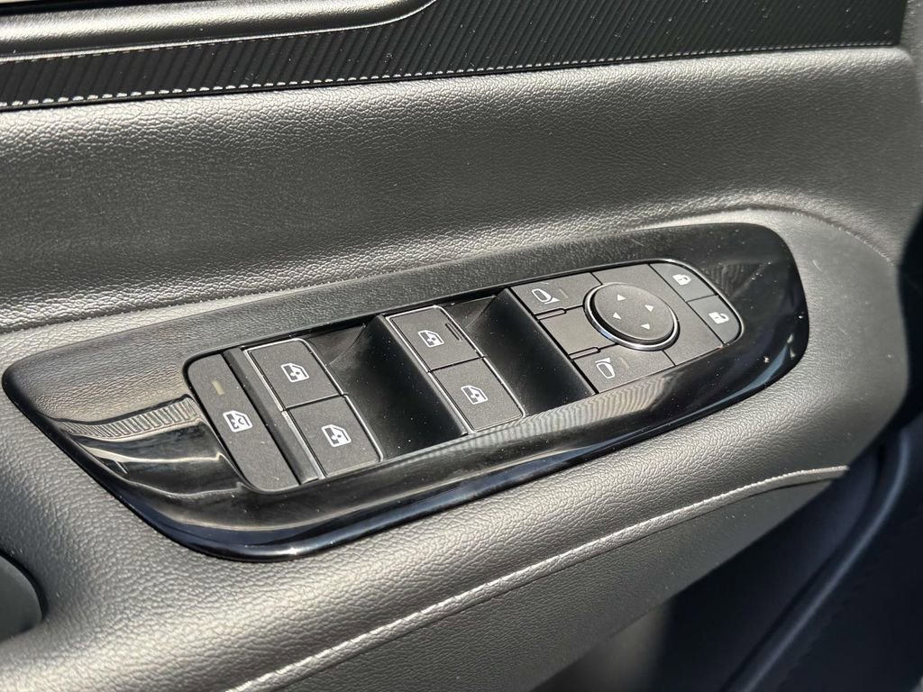 Certified 2025 Nissan Murano SV AWD/4WD image 16