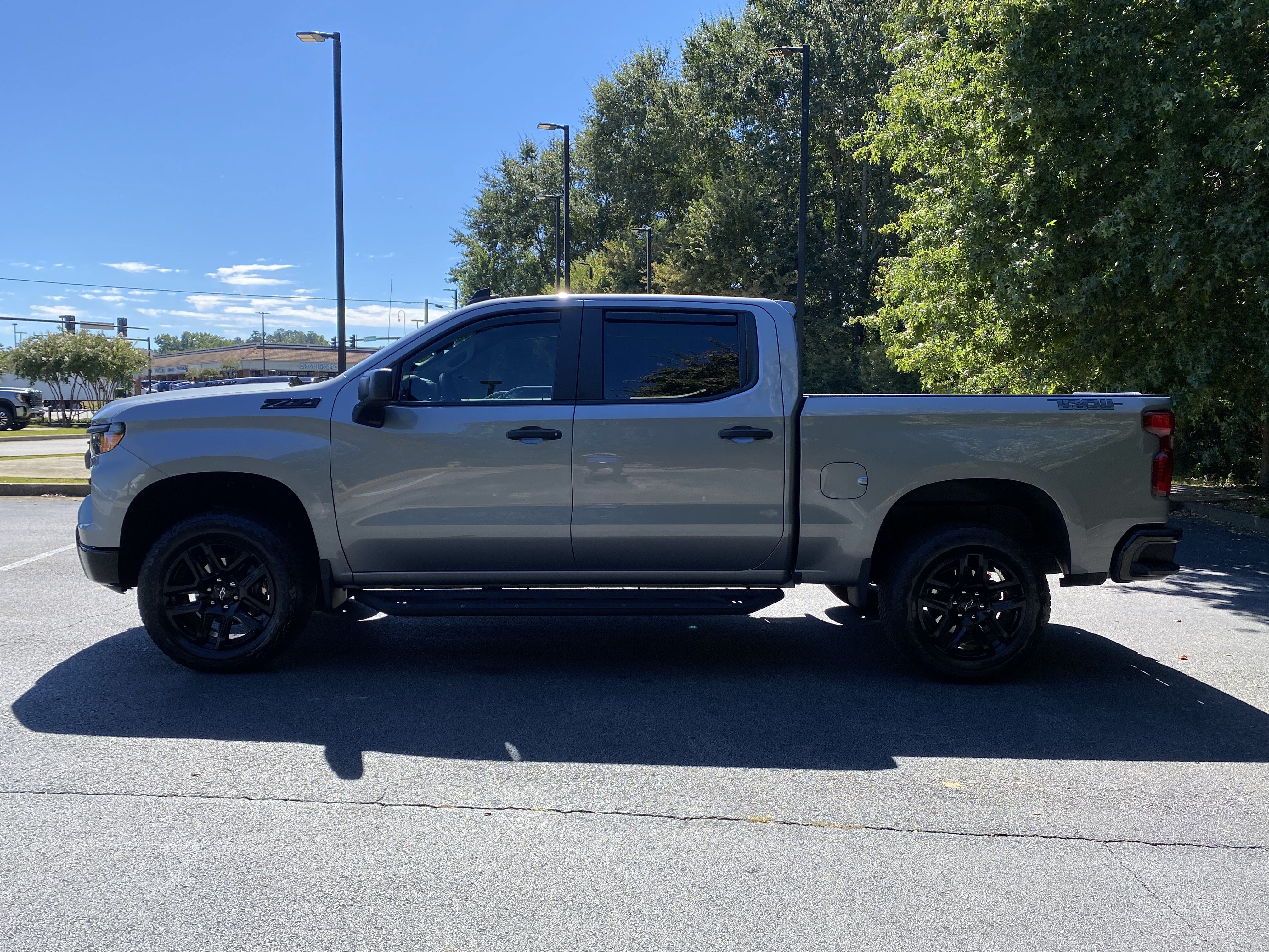 Used 2025 Chevrolet Silverado 1500 Custom Trail Boss w/ Dark Appearance Package AWD/4WD image 6
