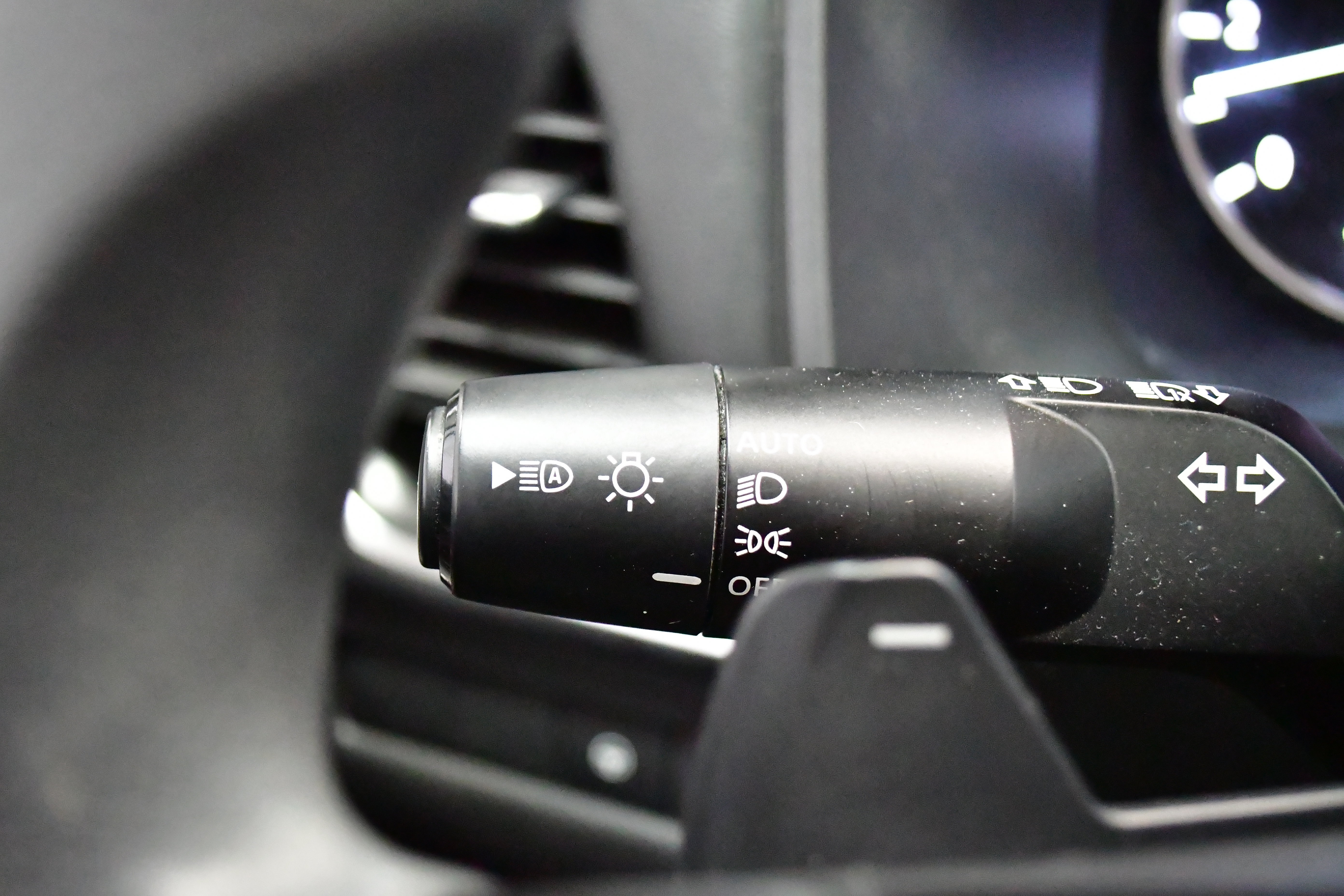 Used 2023 Nissan Rogue SV image 35