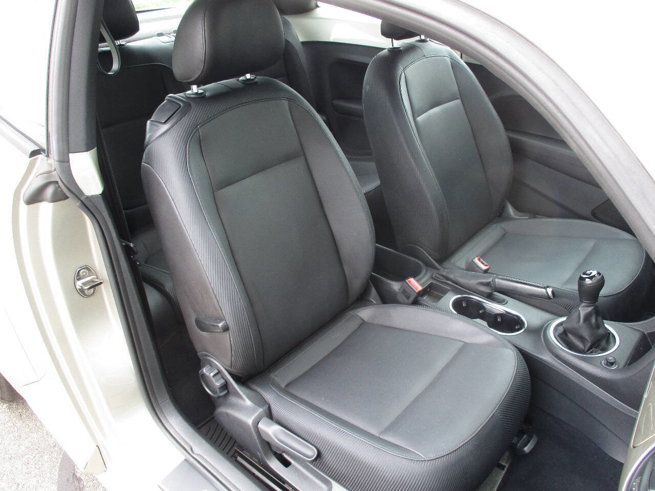 Used 2012 Volkswagen Beetle 2.5 FWD image 22