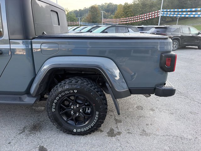 Used 2025 Jeep Gladiator Sport AWD/4WD image 8