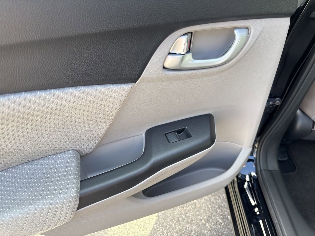 Used 2014 Honda Civic Hybrid image 6