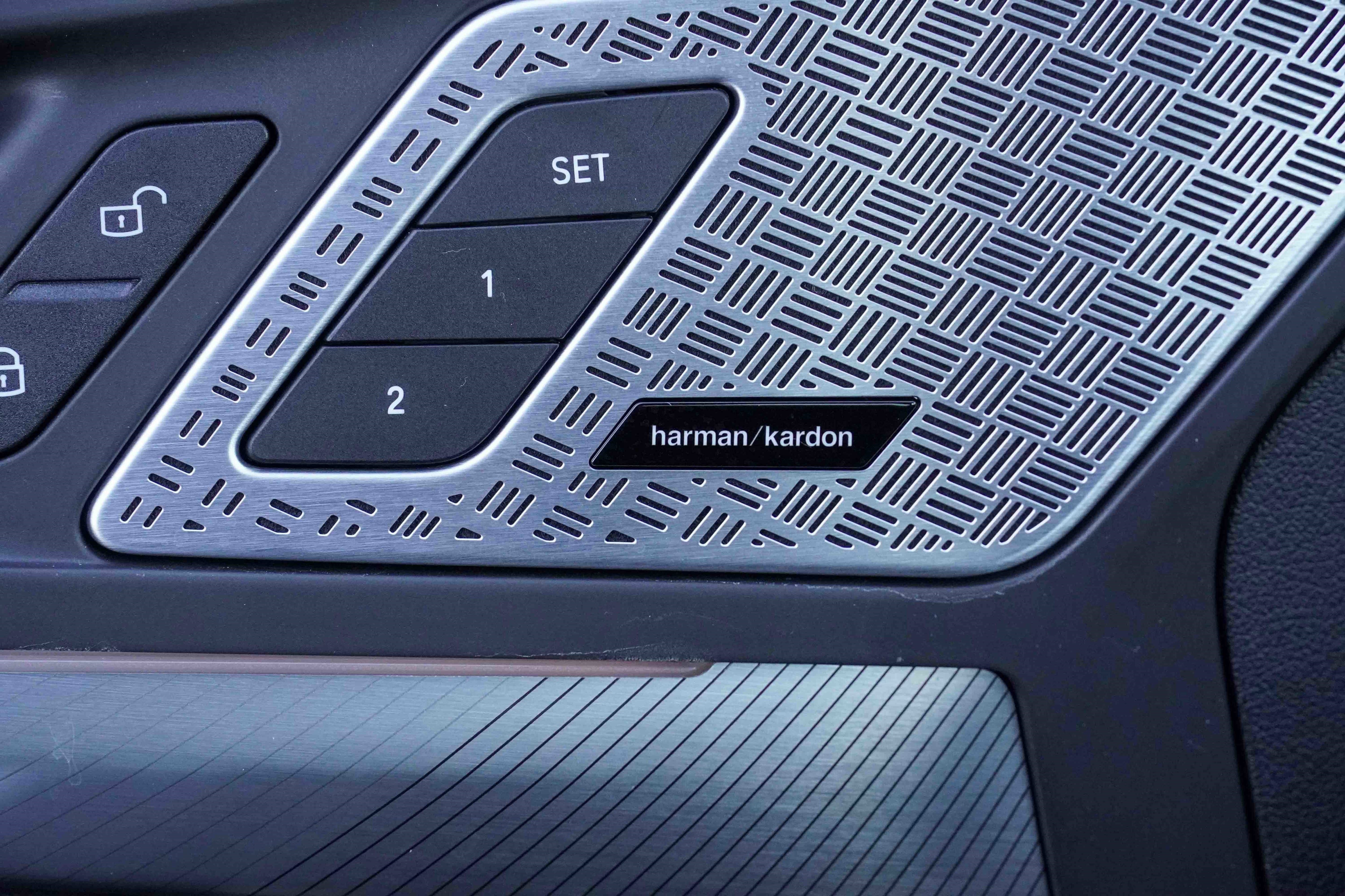 Certified 2025 BMW X2 xDrive28i w/ Premium Package image 16