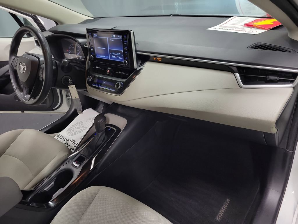 Used 2021 Toyota Corolla LE image 23