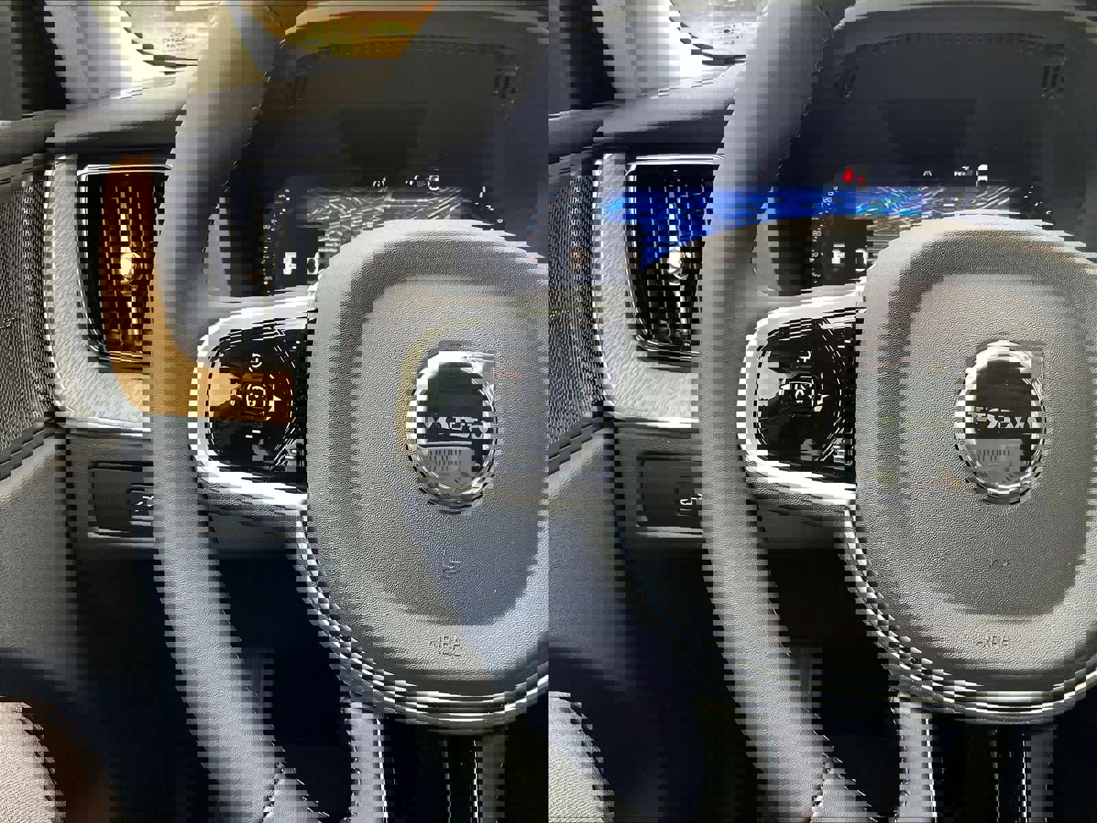 New 2026 Volvo XC60 B5 Plus w/ Climate Package AWD/4WD image 17