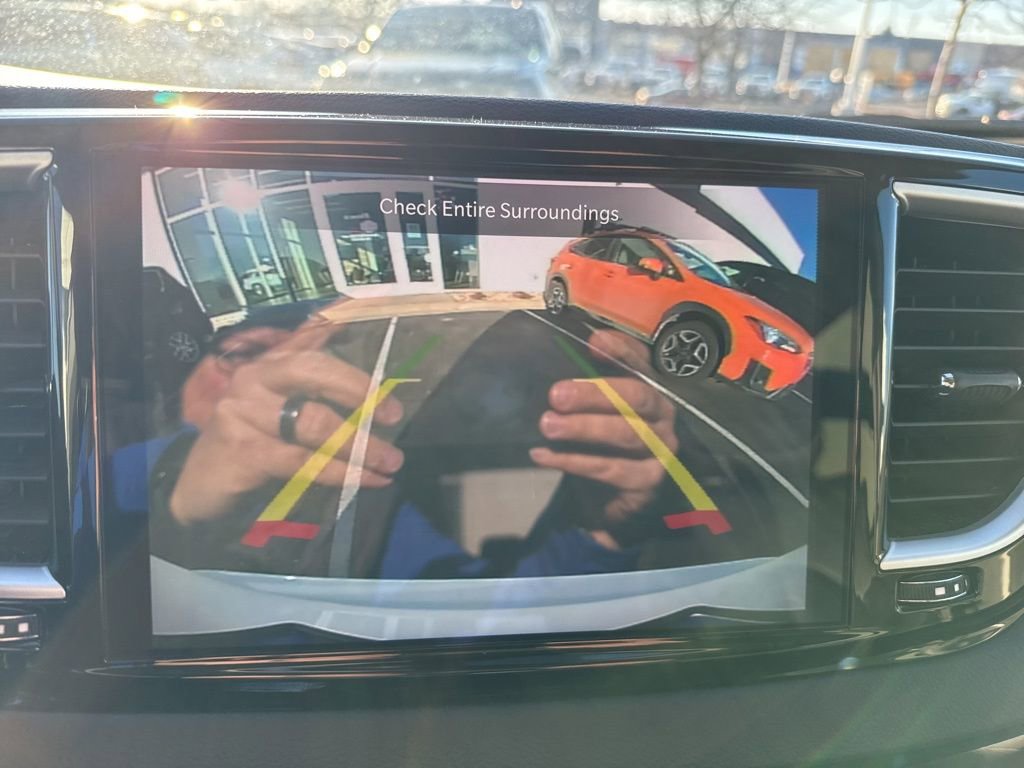 Used 2024 Chrysler Pacifica Touring-L image 11