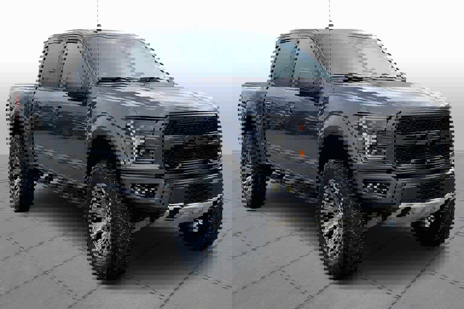 Used 2019 Ford F150 Raptor w/ Equipment Group 802A Luxury image 3