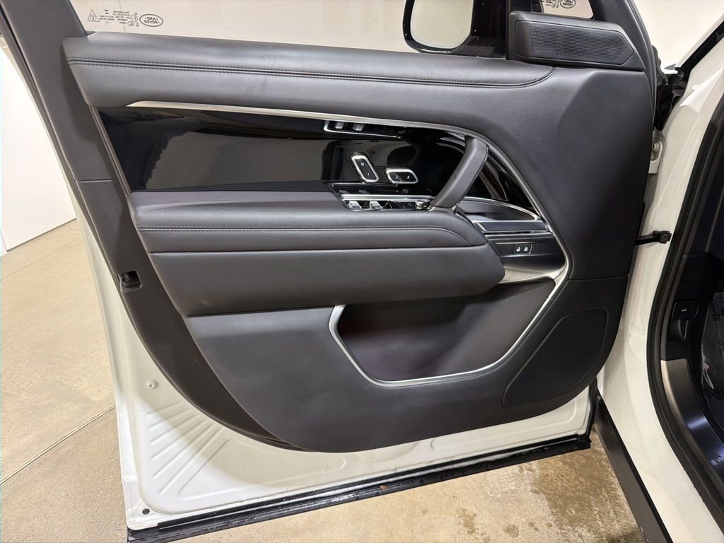 Used 2022 Land Rover Range Rover SE image 9