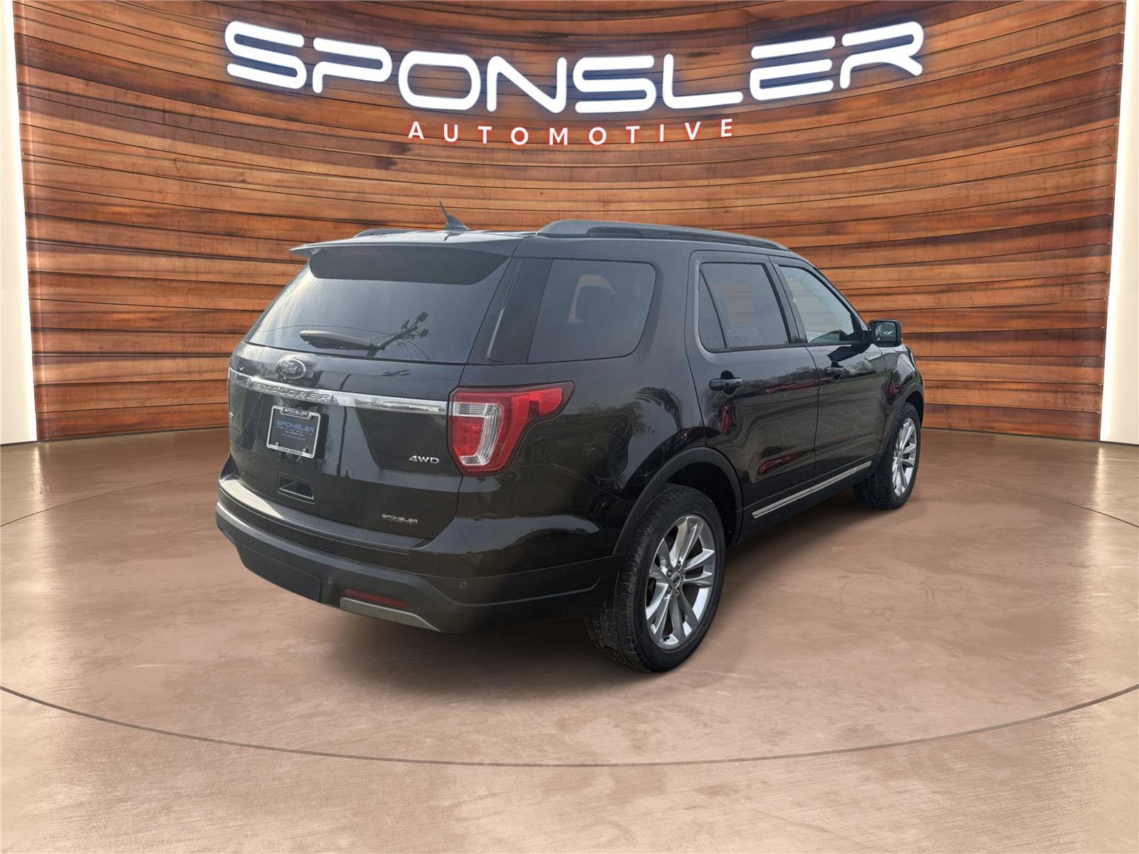 Used 2019 Ford Explorer XLT w/ Equipment Group 202A image 7