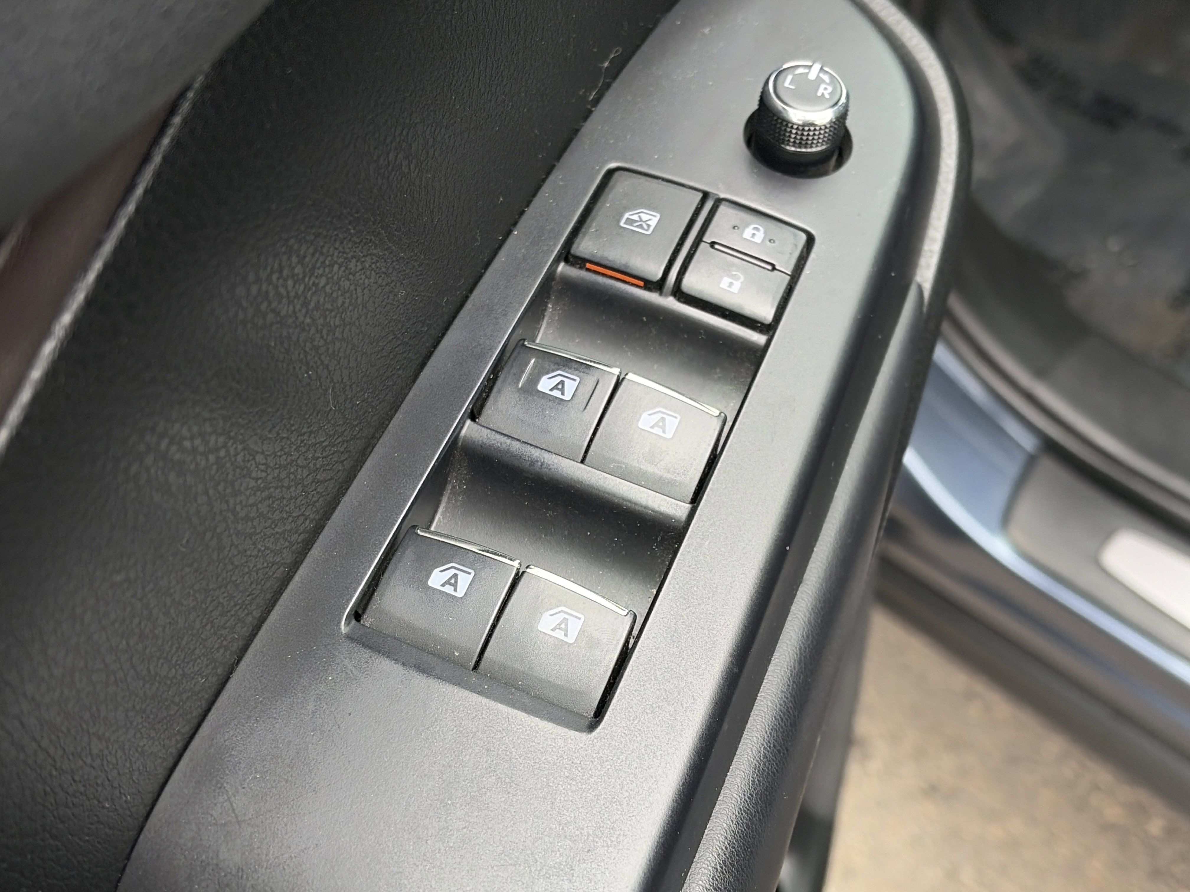 Used 2019 Toyota Highlander Limited AWD/4WD image 13