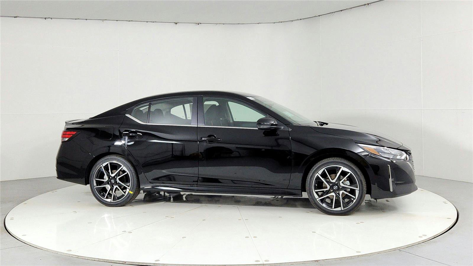 Used 2024 Nissan Sentra SR w/ Trunk Package FWD image 3